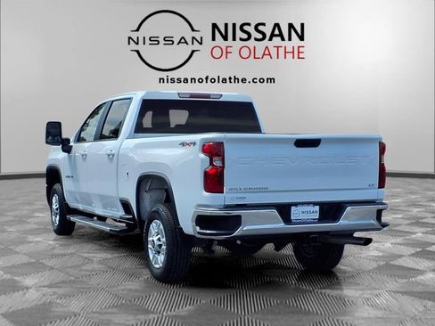 Used 2025 Chevrolet Silverado 2500 LT w/ Convenience Package AWD/4WD image 3