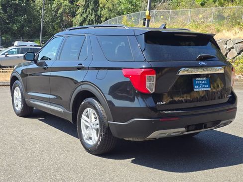 Used 2021 Ford Explorer XLT w/ Equipment Group 202A AWD/4WD image 4