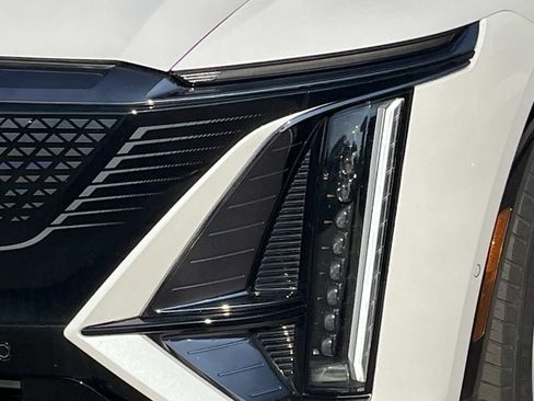 Used 2024 Cadillac Lyriq Sport AWD/4WD image 9
