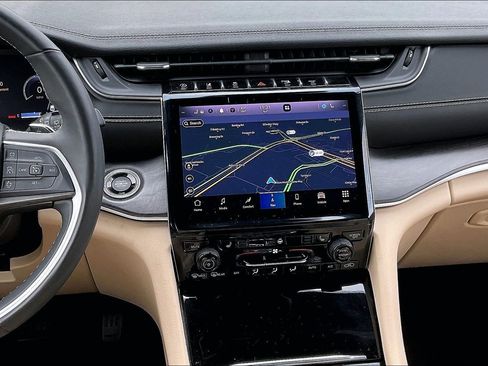 Used 2023 Jeep Grand Cherokee Limited image 9