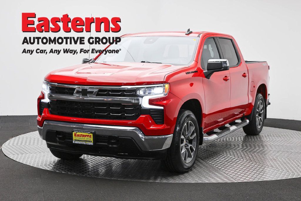 Used 2022 Chevrolet Silverado 1500 LT w/ Convenience Package II AWD/4WD image 1