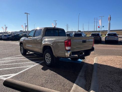 Used 2017 Toyota Tacoma SR5 image 3