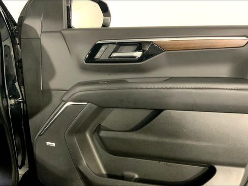 Used 2025 Chevrolet Tahoe High Country image 26