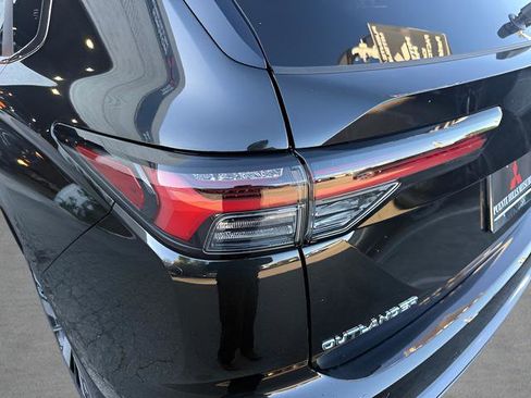 New 2026 Mitsubishi Outlander SE image 33