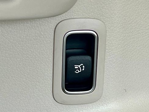 Certified 2025 Mercedes-Benz GLB 250 4MATIC image 34