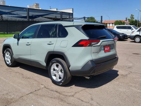 Used 2021 Toyota RAV4 XLE w/ Convenience Package FWD image 6