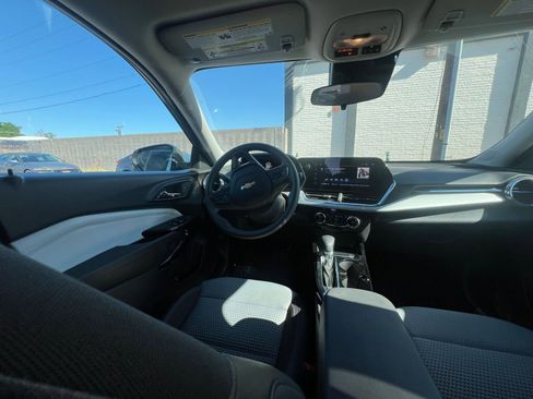 Used 2025 Chevrolet Trax LT image 34
