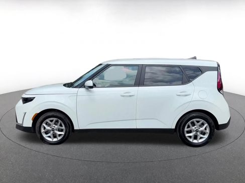 Used 2025 Kia Soul LX w/ LX Technology Package FWD image 9