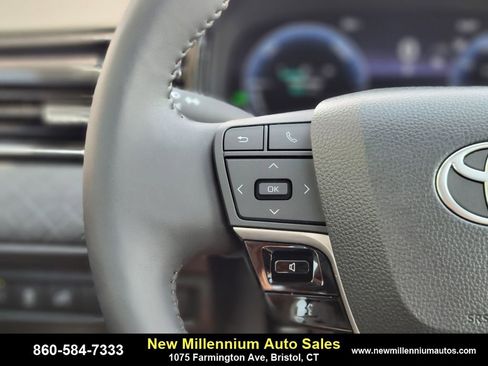 Used 2025 Toyota Camry XLE image 28