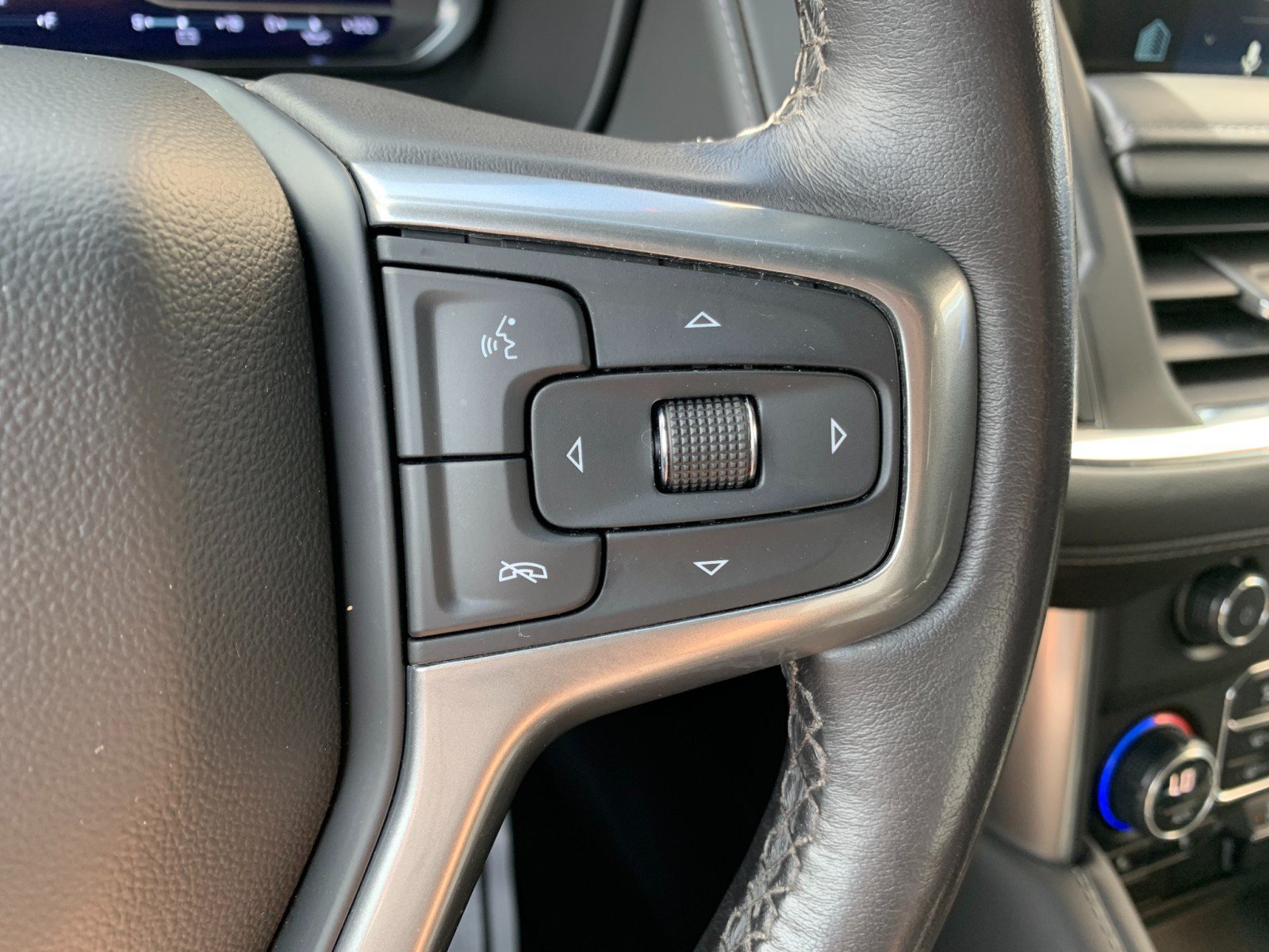 Used 2023 Chevrolet Tahoe LT w/ Luxury Package AWD/4WD image 18