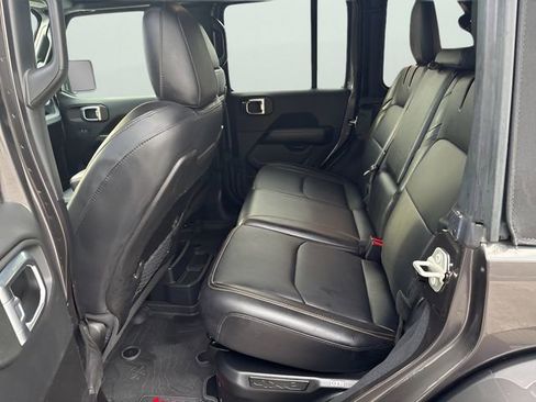 Used 2024 Jeep Wrangler Unlimited Sahara w/ Technology Group AWD/4WD image 16