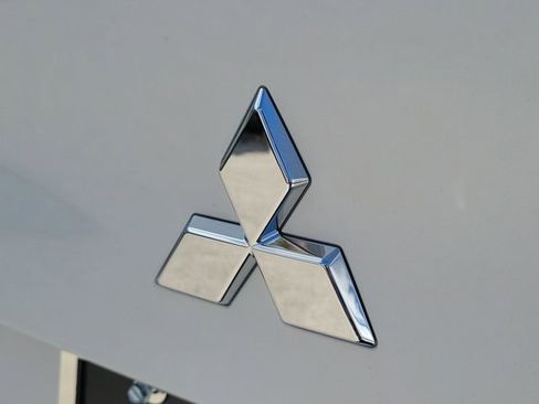 New 2026 Mitsubishi Outlander ES FWD image 8
