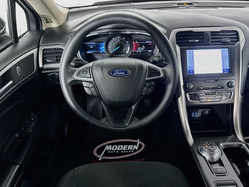 Used 2020 Ford Fusion SE FWD image 23