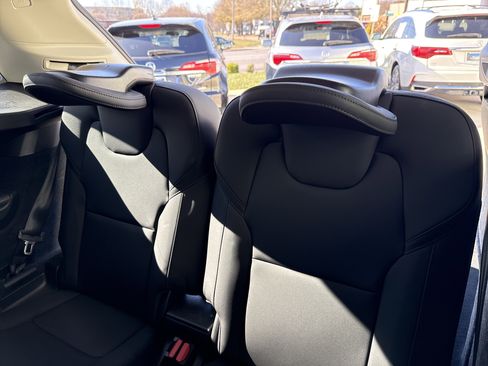 Used 2025 Volvo XC90 B6 Plus image 32