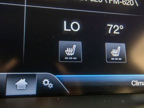 Used 2015 Ford Explorer XLT w/ Equipment Group 202A AWD/4WD image 28