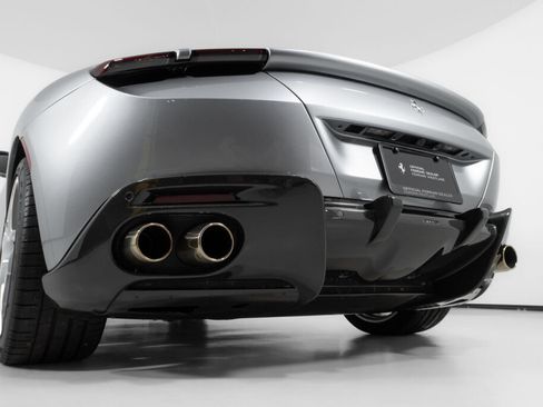 Used 2024 Ferrari Roma RWD image 15
