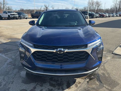 Used 2024 Chevrolet Trax LT w/ LT Convenience Package image 10