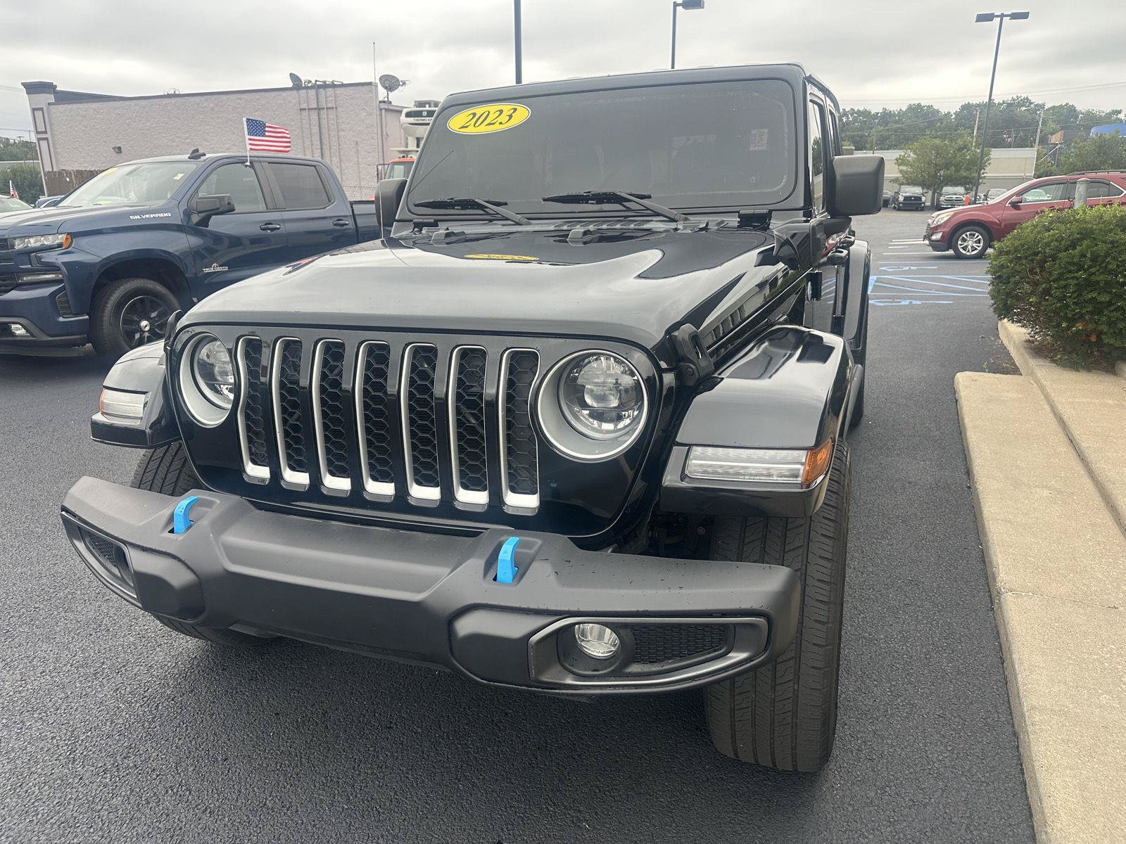 Used 2023 Jeep Wrangler Unlimited Sahara w/ Cold Weather Group AWD/4WD image 6