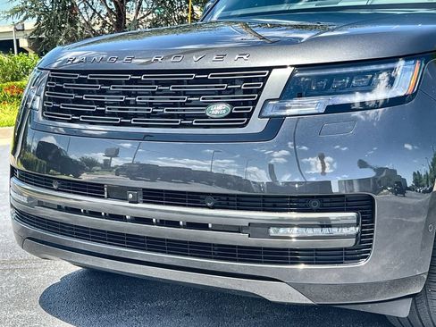 Used 2026 Land Rover Range Rover SE AWD/4WD image 9