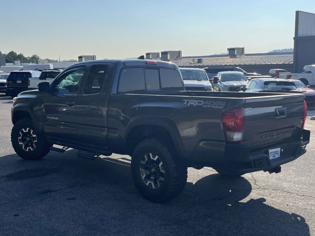 Used 2017 Toyota Tacoma TRD Off-Road w/ Tow Package AWD/4WD image 6