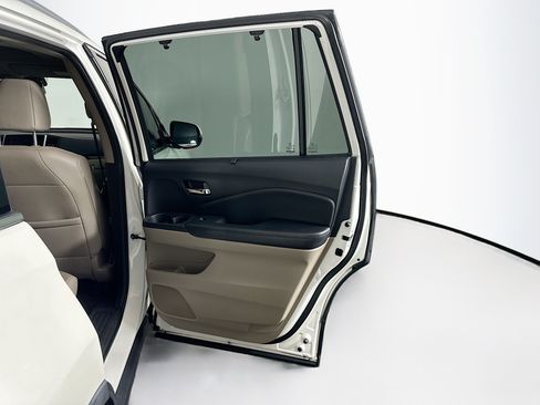 Used 2017 Honda Pilot Elite image 32