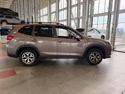 Used 2023 Subaru Forester Premium AWD/4WD image 2