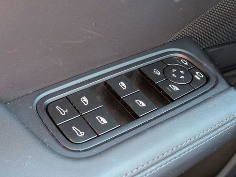 Used 2024 Porsche Cayenne image 26