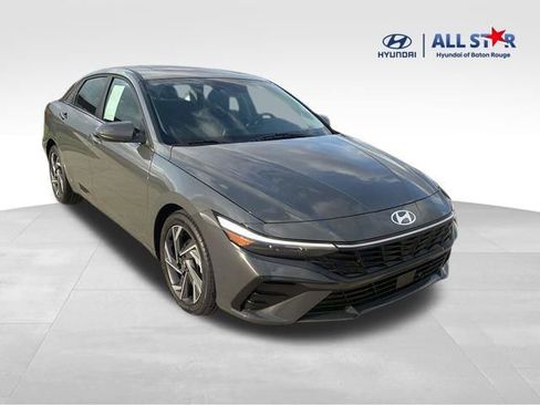 Used 2025 Hyundai Elantra SEL image 1