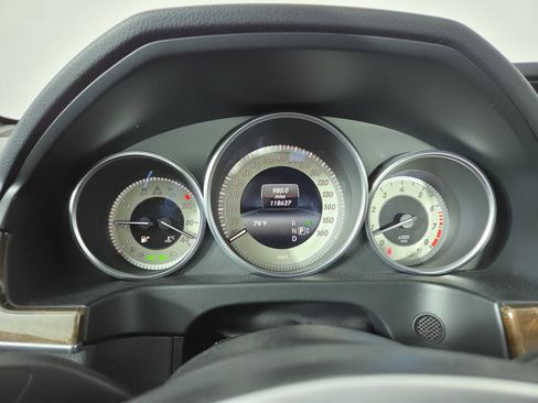 Used 2016 Mercedes-Benz E 350 4MATIC Sedan image 25
