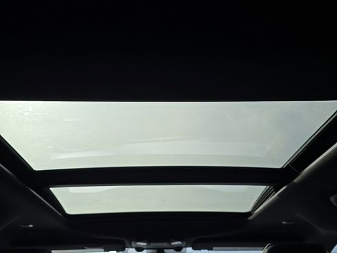 New 2026 Chrysler Pacifica Limited w/ S Appearance Package image 3