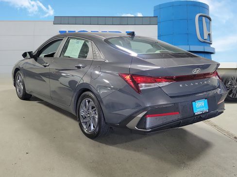 Used 2024 Hyundai Elantra SEL FWD image 4
