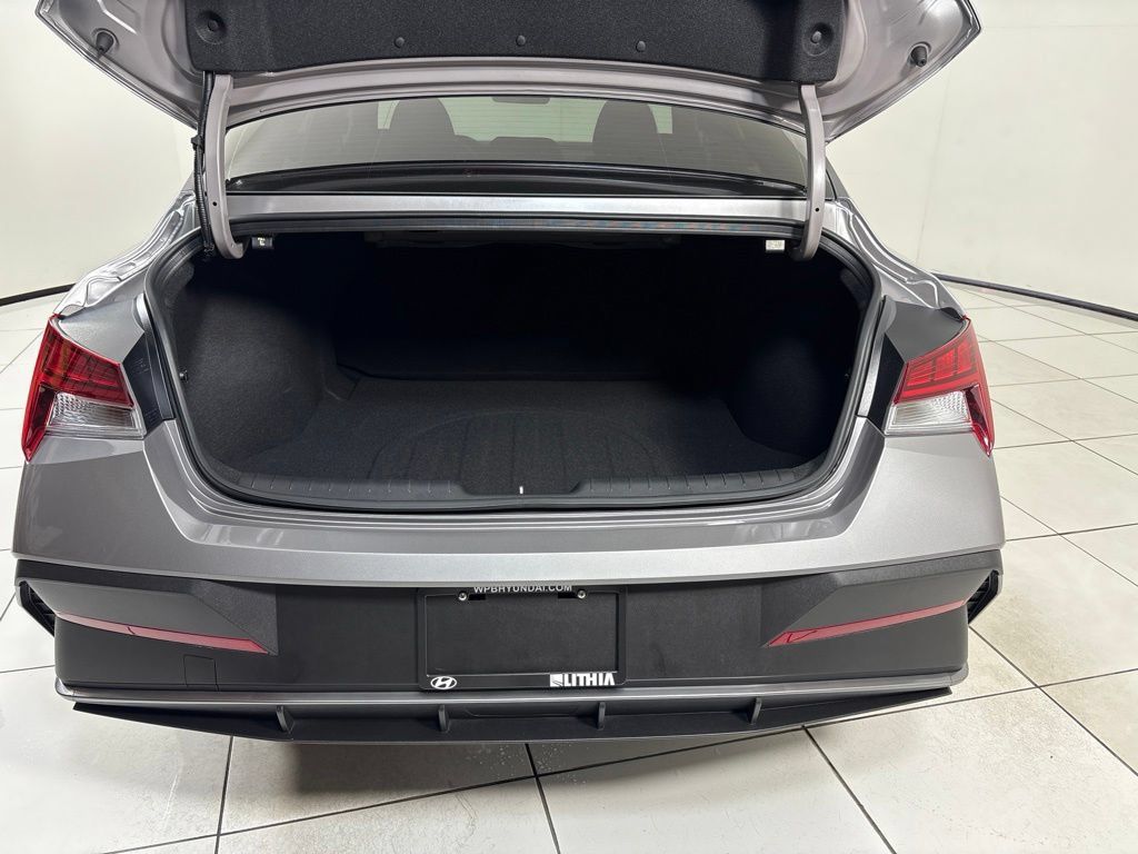 New 2025 Hyundai Elantra SEL FWD image 25