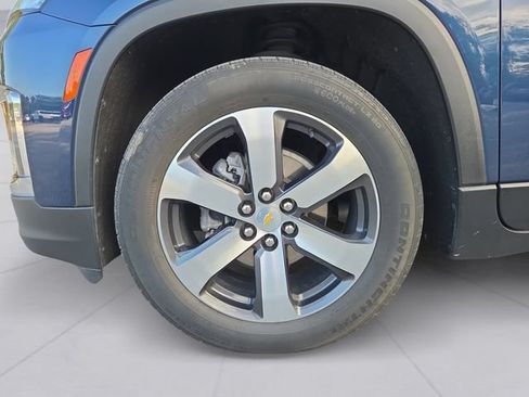 Used 2022 Chevrolet Traverse LT w/ LT Premium Package AWD/4WD image 9