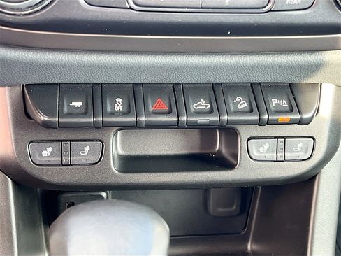 Used 2022 Chevrolet Colorado Z71 image 20