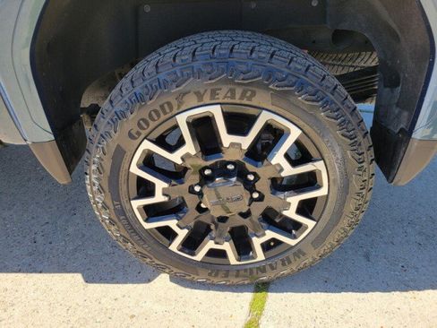 Used 2025 GMC Sierra 2500 Denali Ultimate AWD/4WD image 8