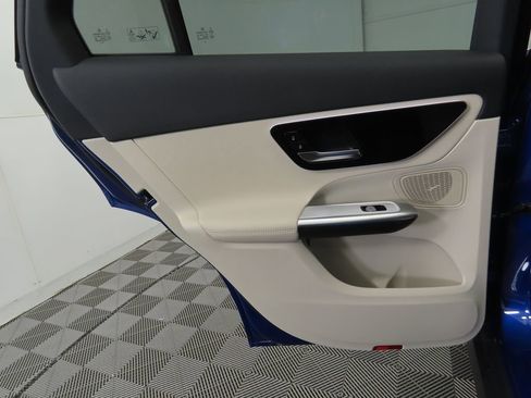 Certified 2025 Mercedes-Benz GLC 300 image 27