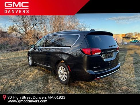 Used 2018 Chrysler Pacifica Touring-L image 6