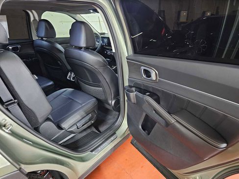 Used 2025 Kia Sorento SX image 13