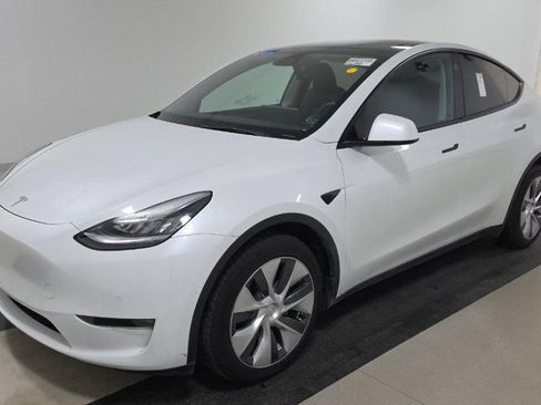 Used 2022 Tesla Model Y Long Range AWD/4WD image 1