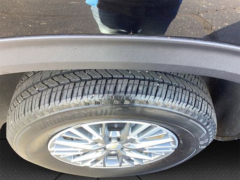 Used 2025 Chevrolet Traverse LT image 22