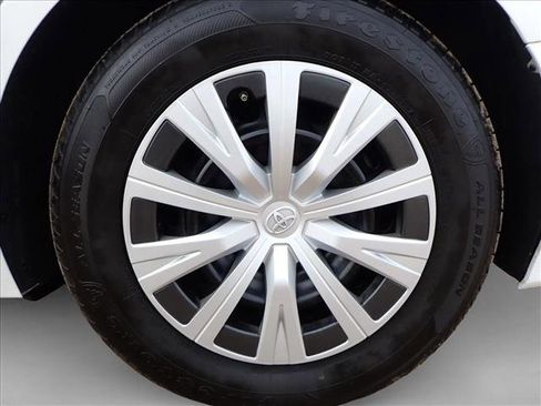 Used 2021 Toyota Camry LE image 7