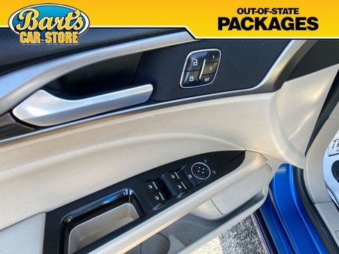 Used 2017 Ford Fusion SE w/ Fusion SE Technology Package image 24