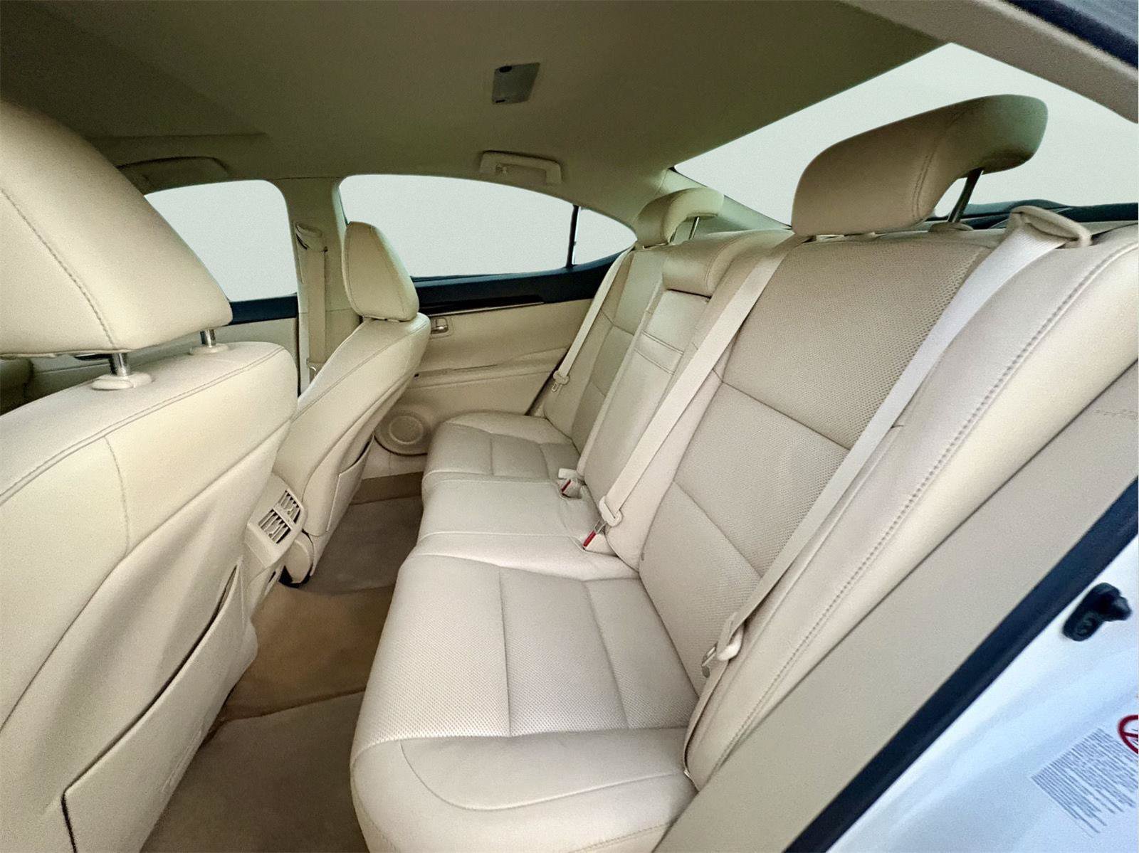 Used 2013 Lexus ES 350 w/ Luxury Pkg FWD image 7