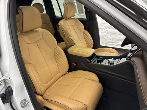 Certified 2025 Jeep Grand Cherokee Summit AWD/4WD image 16