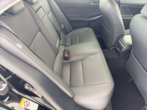 Used 2018 Lexus IS 300 w/ Comfort Package RWD image 29