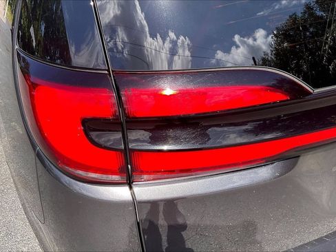 Used 2023 Chrysler Pacifica Touring-L FWD image 23