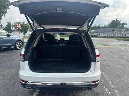 Used 2023 Lincoln Aviator AWD w/ Premium Package image 38