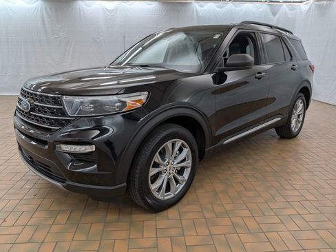 Certified 2023 Ford Explorer XLT w/ Equipment Group 202A AWD/4WD image 3