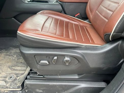 Used 2024 GMC Yukon Denali Ultimate AWD/4WD image 15