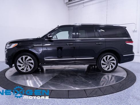 Used 2022 Lincoln Navigator Reserve image 33